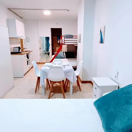 Hostal Estudios Badalona Exterior photo